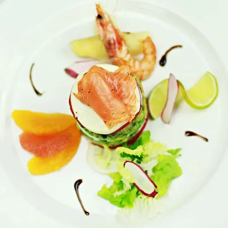 Cosmos & Отель 3*