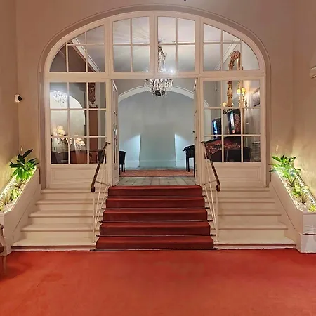 Hotel Cosmos & 3*