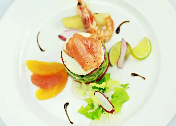 Cosmos & Отель 3*