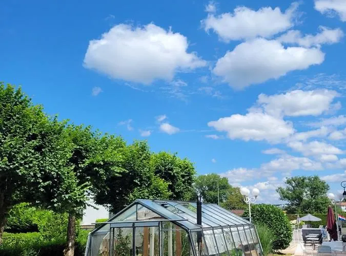 Cosmos & Отель Контрексвиль