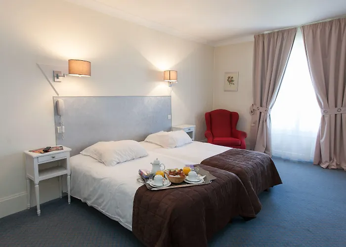 Отель Cosmos & 3*