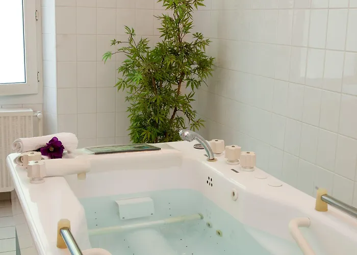 Cosmos & Отель Контрексвиль