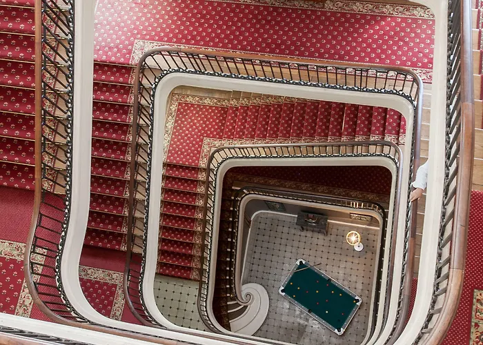 Cosmos & Отель Контрексвиль