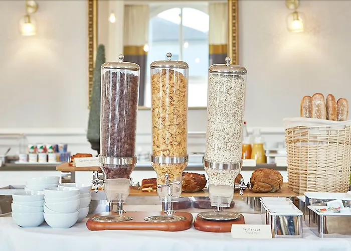 Cosmos & Отель Контрексвиль